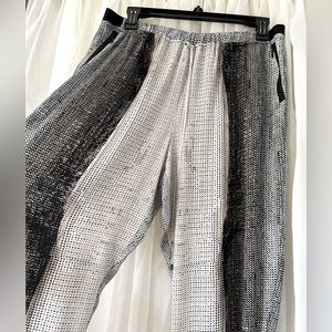 NWOT Tahari Patterned Joggers